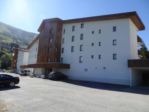 Studio calme avec balcon, près des pistes, parking inclus