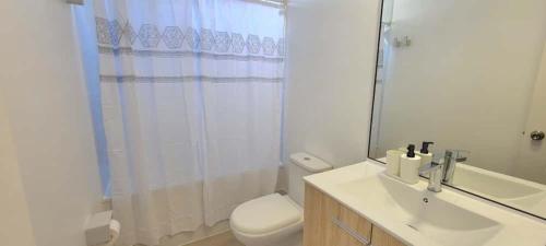 Et badeværelse på Rbk° Depto nuevo en condominio en Papudo