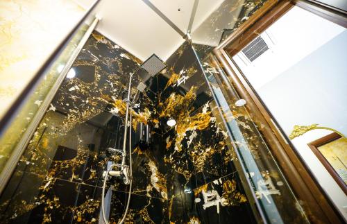 Ένα μπάνιο στο Hotel Fantazia Oradea - Self Check In & Out