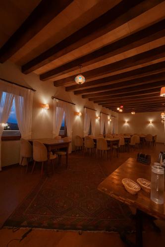 Restaurace v ubytování Grand Uchisar Hotel