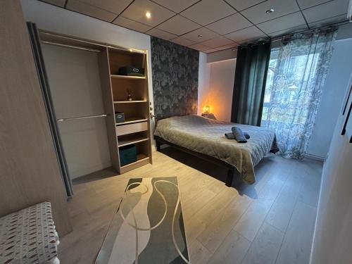 a bedroom with a bed and a window at LE GARIBALDI - CENTRE VILLE - parking privatif in Limoges