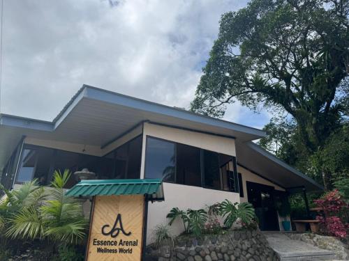 una casa con un cartel delante en Essence Arenal Spa & Yoga, en El Castillo de La Fortuna