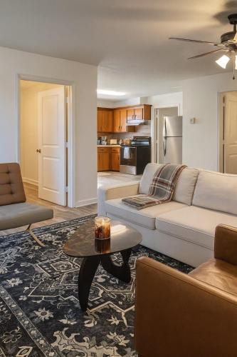 Kuchyň nebo kuchyňský kout v ubytování Charming House For Family Stays