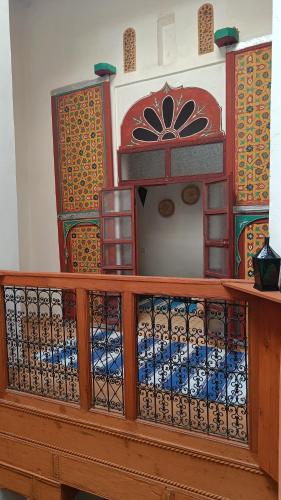 Dar Ayoub في فاس: غرفة بسور خشبي وغرفة بدون أثاث