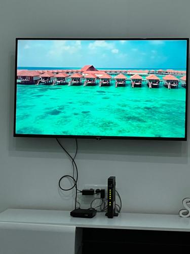 Μια τηλεόραση ή/και κέντρο ψυχαγωγίας στο Mysteri