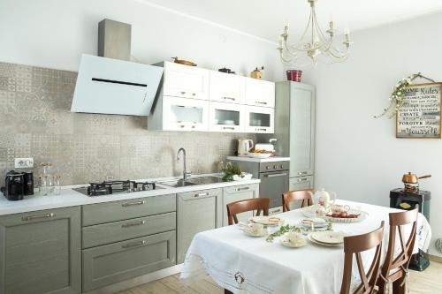 Kuchyň nebo kuchyňský kout v ubytování Le Bricolle