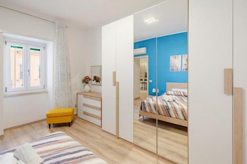 Ένα ή περισσότερα κρεβάτια σε δωμάτιο στο Claudia's Home Minimal Design 500m from the Center