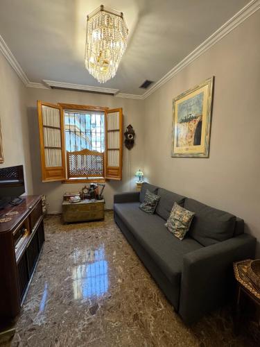 Charming patio apartment 1 min Cathedral