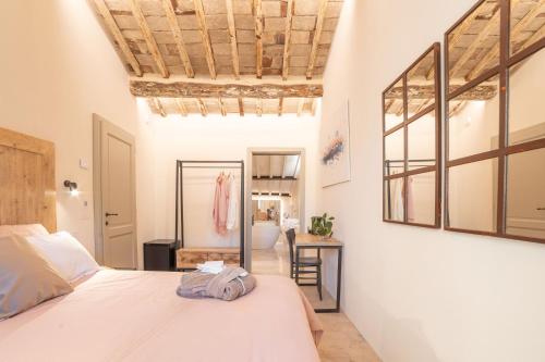 a bedroom with a bed and a desk in a room at Dimora Segreta in Pienza