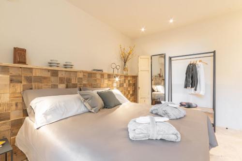 a bedroom with a large bed with towels on it at Dimora Segreta in Pienza