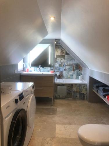 a kitchen with a washing machine and a sink at La Chapelle de Monet - Logis Roses Rouges in Bois-Jérôme-Saint-Ouen