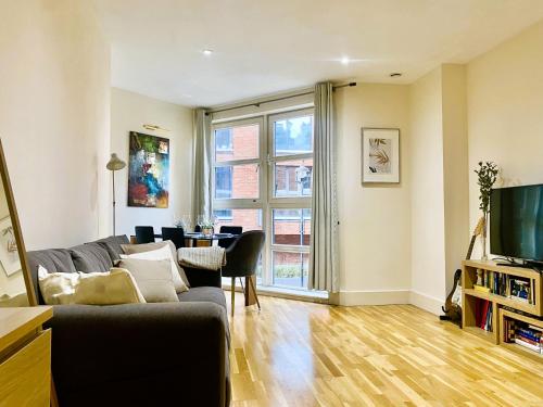 a living room with a couch and a table at Central London Flat ideal for Shopping and Big Ben in London