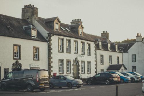 a group of cars parked in front of a building at NICHT' Apartments Inveraray Town Centre in Inveraray