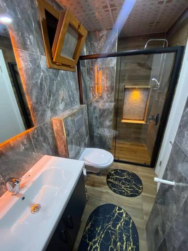 Ένα μπάνιο στο Rezidance Hotel