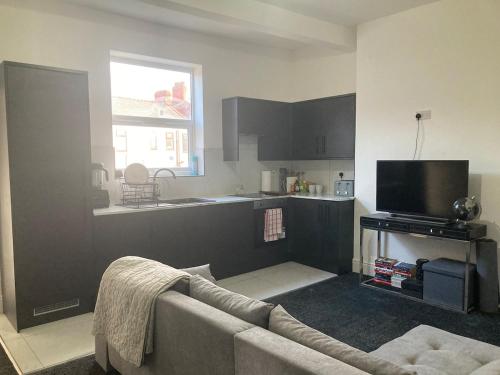 Kuchyň nebo kuchyňský kout v ubytování Flat 3, 260 Hawthorne Road