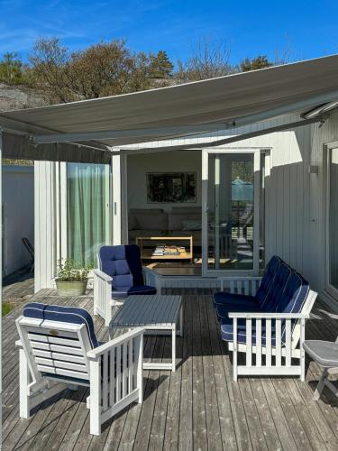 Patio nebo venkovní prostory v ubytování Seaside Villa With Guest House On The West Coast