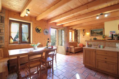 Χώρος καθιστικού στο Baita Genzianella