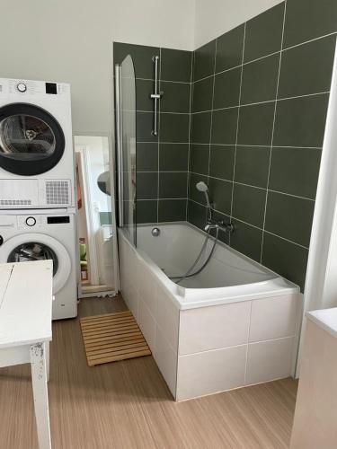 Ένα μπάνιο στο Manoir de Keryhuel classé 4 étoiles