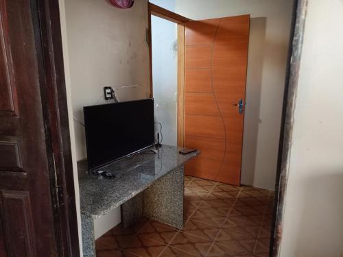 Μια τηλεόραση ή/και κέντρο ψυχαγωγίας στο Suíte Executiva no Coração de Belém