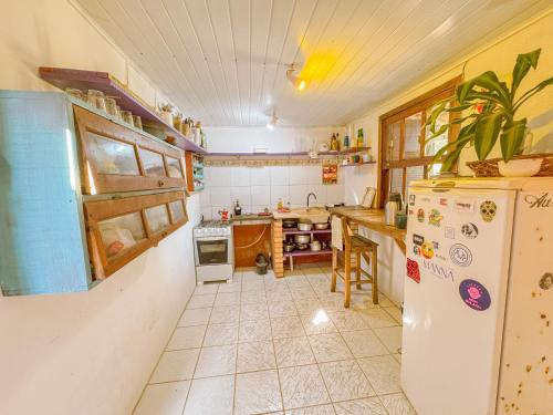 Casa Florestaにあるキッチンまたは簡易キッチン