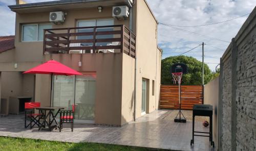 Το κτήριο όπου στεγάζεται  η παραθεριστική κατοικία