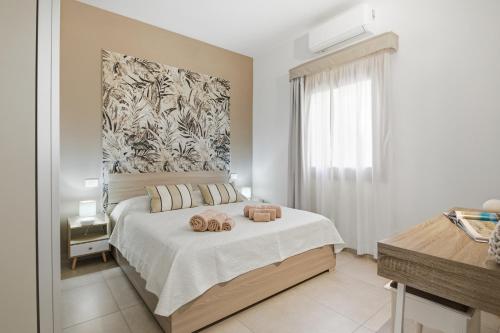 En eller flere senge i et værelse på Residence Moresca , Appartamento Tavolara con Giardino e Vista Mare a 80 mt dalla Spiaggia