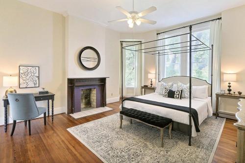 Ένα ή περισσότερα κρεβάτια σε δωμάτιο στο Charlton On Lafayette