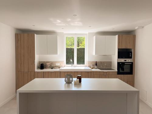 Kuchyň nebo kuchyňský kout v ubytování Longère de charme au vert