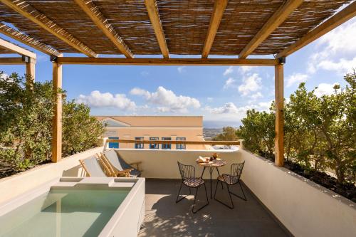 Gallery image of Lemon Suites Santorini in Fira