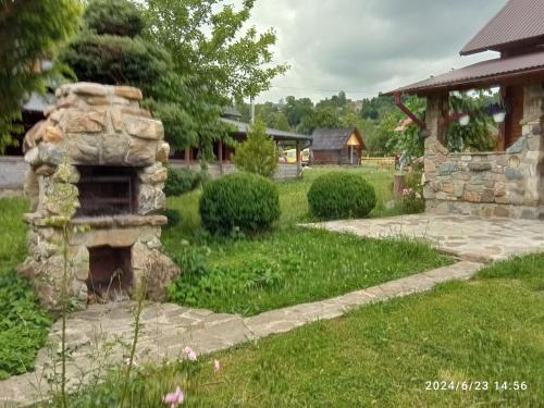 a stone oven in the yard of a house at Kosmatska pusanka in Kozmacz