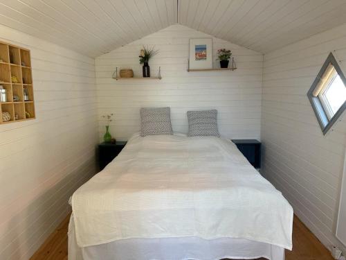 a bedroom with a bed in a small room at True Skagen House From 1870 By The West Coast in Skagen
