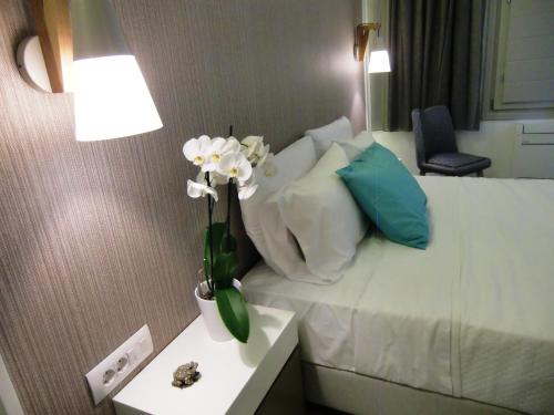a hotel room with a bed and a lamp at Platia in Fira