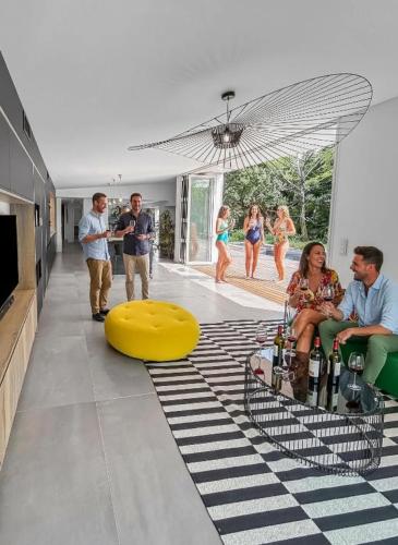 a group of people in the living room of a house at Villa calme avec piscine et spa à Mérignac Proche hôpital tram et parc d activité in Mérignac