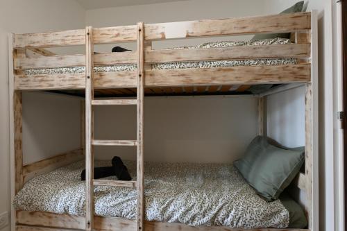 Ένα ή περισσότερα κρεβάτια σε δωμάτιο στο L'Escapade Bauloise - Cozy - Benoît Beach - Port