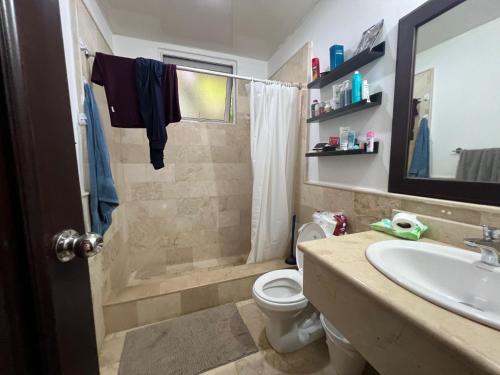 Un baño de Condo 1bdr 1bth 521