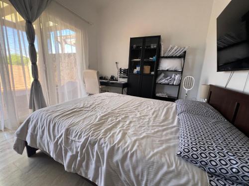 Una cama o camas en una habitación de Condo 1bdr 1bth 521