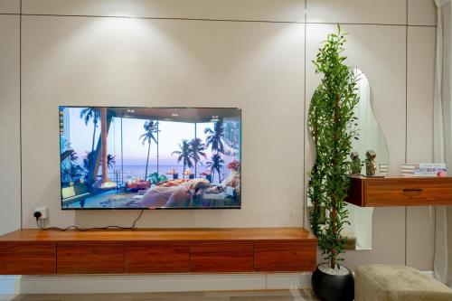 Μια τηλεόραση ή/και κέντρο ψυχαγωγίας στο Quiet studio in Olaya with self check-in 219