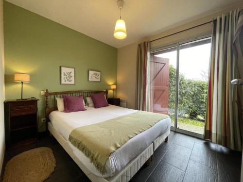 Ένα ή περισσότερα κρεβάτια σε δωμάτιο στο Itsasoa