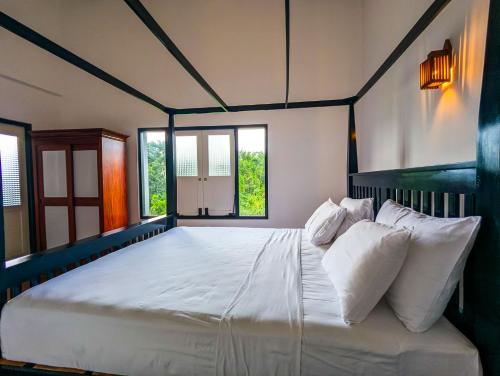 Postel nebo postele na pokoji v ubytování Hela Ayurveda Hotel