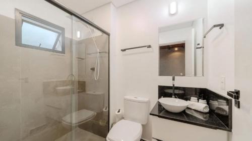 a bathroom with a toilet and a sink and a shower at Compact Loft Residencial Flipchave CLO000 in Boa Vista
