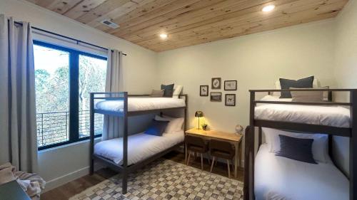 Voodi või voodid majutusasutuse Splashing Views toas