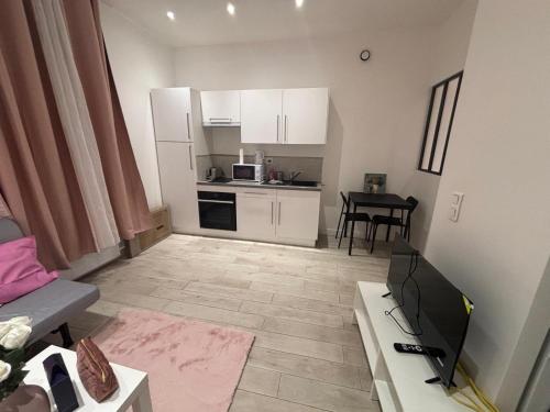 Kuchyň nebo kuchyňský kout v ubytování Nid douillet Le Raincy proche Paris et Stade de France de Saint Denis