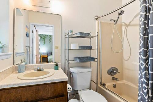 Et badeværelse på Beach Cul-de-sac a Family Haven