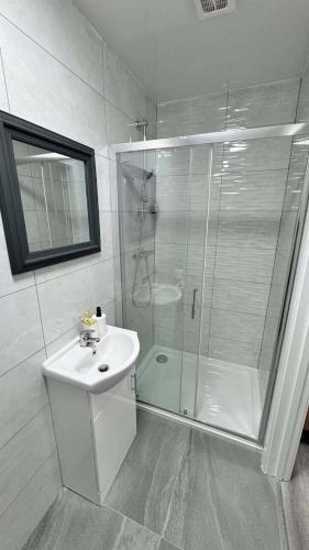 Explore Cardiff - Stylish Studio Apartment Near City Centre photo 4