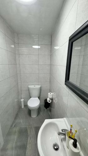 Explore Cardiff - Stylish Studio Apartment Near City Centre photo 12