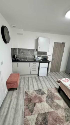 Explore Cardiff - Stylish Studio Apartment Near City Centre photo 3