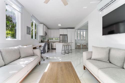 Casa Angelica Apt 203 steps to Sandy Beach