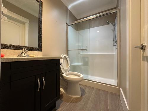 Koupelna v ubytování Bright New 2BR Suite Near YVR