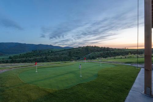Nespecifikovaný výhled na hory nebo výhled na hory při pohledu z prázdninového domu