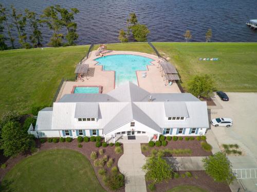 an aerial view of a house with a swimming pool at Palmer Room at The Inn, Occano Arnold Palmer Golf 